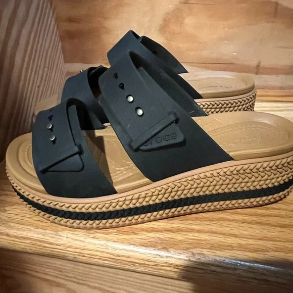 NW/OB Crocs Black and Tan Platform Sandals - Picture 3 of 4